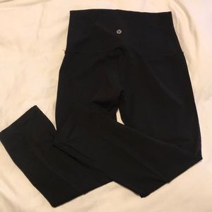 WOMENS LULULEMON CROP PANTS